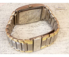 Klasszikus férfi-női karóra, aranyozott sávos csattal. Goldlis Quartz