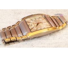 Klasszikus férfi-női karóra, aranyozott sávos csattal. Goldlis Quartz