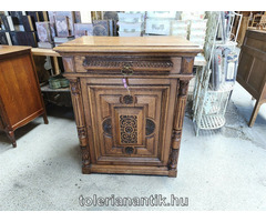 Egyajtós ónémet kis szekrény