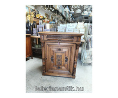 Egyajtós ónémet kis szekrény