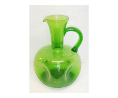 Retro üvegműves műtárgy. Horpasztott oldalú dús buborék zárványos füles kancsó
