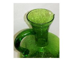 Retro üvegműves műtárgy. Horpasztott oldalú dús buborék zárványos füles kancsó