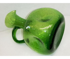 Retro üvegműves műtárgy. Horpasztott oldalú dús buborék zárványos füles kancsó