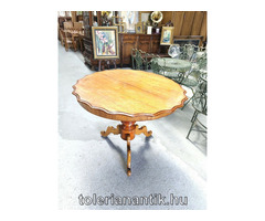 Kerek póklábú szalonasztal