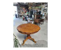 Kerek póklábú szalonasztal