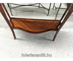 Márványlapos intarziás kis konzolasztal