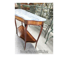 Márványlapos intarziás kis konzolasztal