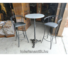 Fekete vas márványlapos kerti asztal két székkel