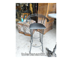 Fekete vas márványlapos kerti asztal két székkel