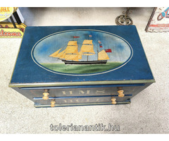 Kék hajós kétfiókos kiskomód