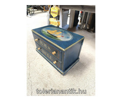 Kék hajós kétfiókos kiskomód