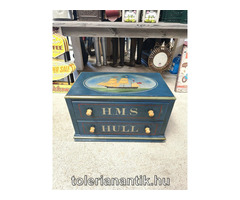 Kék hajós kétfiókos kiskomód