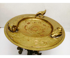 Barokk stílusú asztalka forma illóolajtartó itatóval, és kacsákkal. Retro ritkaság