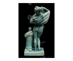 Alapmázas Zsolnay vetkőző nő figura