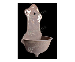 Íves tetejű falikút