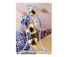 Borospalacktartó fonott fémvázas hinta, az édeni nedű szervírozásához