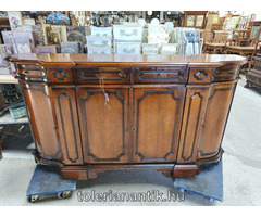 Négyajtós szekrén négy fiókkal