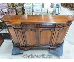 Négyajtós szekrén négy fiókkal