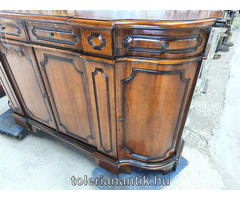 Négyajtós szekrén négy fiókkal