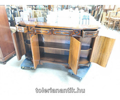 Négyajtós szekrén négy fiókkal