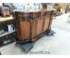 Négyajtós szekrén négy fiókkal