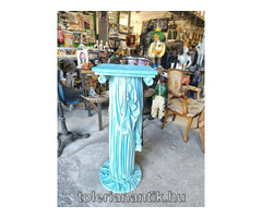 Különleges türkizkék posztamens