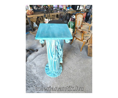 Különleges türkizkék posztamens