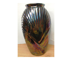 Modern iparművészeti váza fémes hatású irizáló eosin jellegű mázzal. IDEA