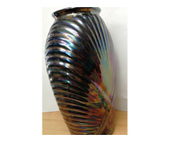 Modern iparművészeti váza fémes hatású irizáló eosin jellegű mázzal. IDEA