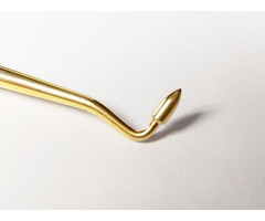 Modern aranyozott fogorvosi eszköz. Polírozó kompozit illesztéséhez.