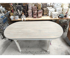 Fehérlábas ovális asztal antikolt szürke lappal