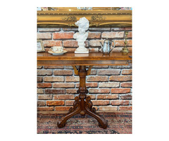 Ónémet Konzol asztal.