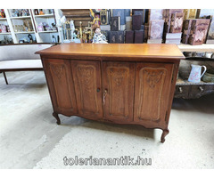 Neobarokk négyajtós polcos tálaló szekrény