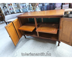 Neobarokk négyajtós polcos tálaló szekrény