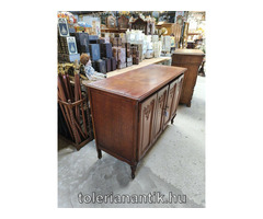 Neobarokk négyajtós polcos tálaló szekrény