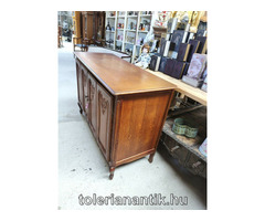 Neobarokk négyajtós polcos tálaló szekrény