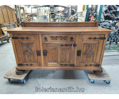 Háromajtós tálaló alsószekrény