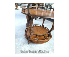 Kerek faragott zsúrkocsi