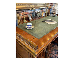 Restaurált térbe helyezhető Ónémet Íróasztal.