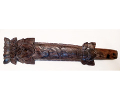 Népművészeti kézműves hangszer. Suling faragott fuvola a Maláj, Indonéz szigetvilágból