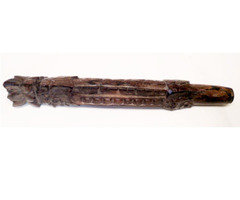 Népművészeti kézműves hangszer. Suling faragott fuvola a Maláj, Indonéz szigetvilágból