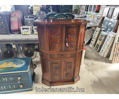 Négyajtós bárszekrény