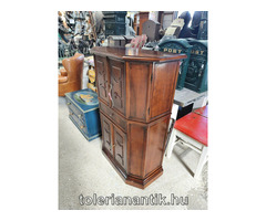 Négyajtós bárszekrény