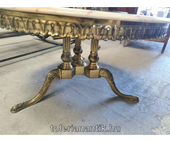 Neobarokk háromlábú márványlapos réz dohányzó asztal