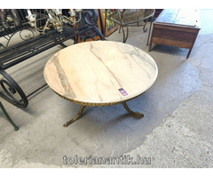 Neobarokk háromlábú márványlapos réz dohányzó asztal