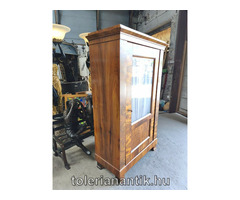 Biedermeier vitrines akasztós polcos szekrény