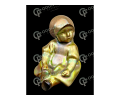 Zsolnay ülő kislány figura