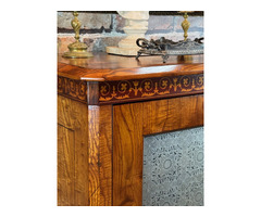 Restaurált Biedermeier kis szekrény.