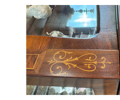 Biedermeier intarziás vitrin felújított.