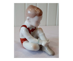 Öltözködő kisfiú Aquincumi antik porcelán figura eladó !